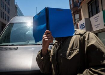 Rapper Flo Rida agrees to support package for his disabled son that could total nearly 0,000 a year, then left court holding a folder over his face