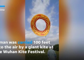 Video captures man being lifted 100 feet into the air by massive kite at festival in China