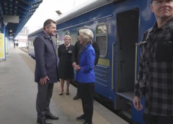 Putin, at Red Square military parade, calls for victory in Ukraine