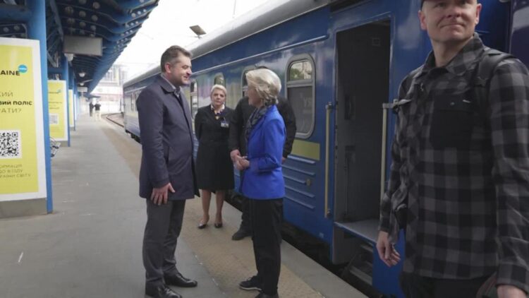 Putin, at Red Square military parade, calls for victory in Ukraine