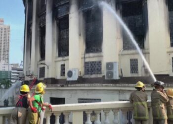 Fire destroys historic Philippine post office building