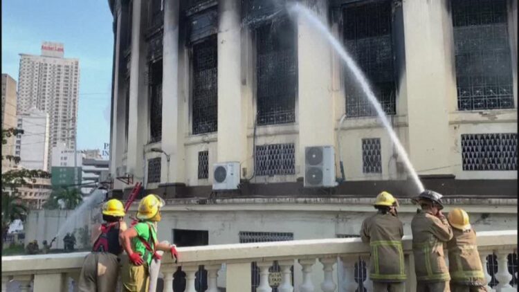 Fire destroys historic Philippine post office building