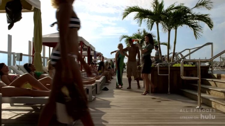 Raylan Takes Down A Mobster