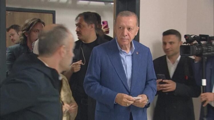Turkey voters divided in Erdogan’s Istanbul birthplace