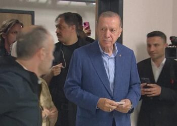 Turkey polls close with Erdogan favourite to extend 20-year rule