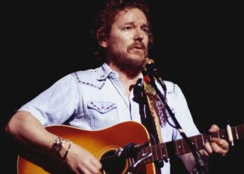 Gordon Lightfoot Took Some Liberties When Writing “The Wreck of the Edmund Fitzgerald”