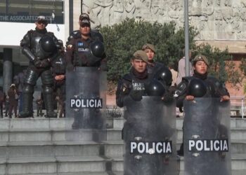 President of Ecuador dissolves National Assembly