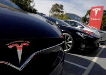 Tesla owners sue, say software updates cut range by 20%, break batteries