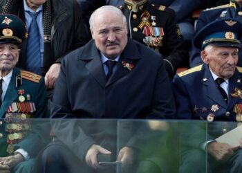 Lukashenko unable to walk 300 meters, skips breakfast with Putin in Moscow