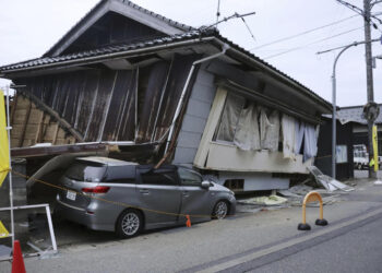 Strong quake in central Japan; 1 dead, more than 20 injured