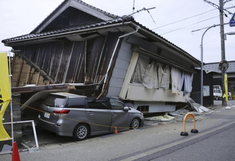 Strong quake in central Japan; 1 dead, more than 20 injured