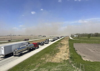 At least 6 dead after dust storm causes crashes in Illinois