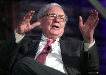 Warren Buffett slammed the last debt-ceiling crisis as a stupid waste of time
