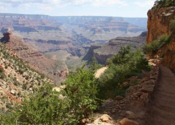 36-year-old tourist dies hiking popular Grand Canyon National Park trail, rangers say