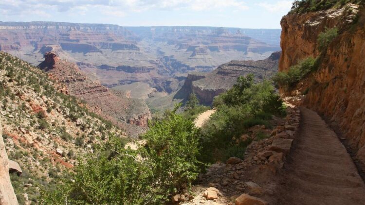 36-year-old tourist dies hiking popular Grand Canyon National Park trail, rangers say