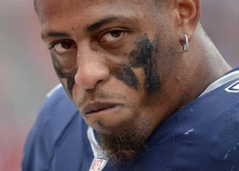 Former Cowboys defensive end selling Spectrum packages at Walmart in Garland