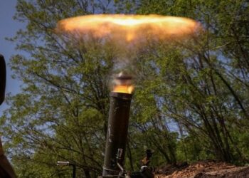 Ukraine threatens Bakhmut encirclement, Wagner forces may end up trapped