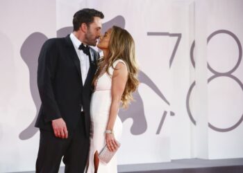 Jennifer Lopez counters Gwyneth Paltrow’s pillow talk about Ben Affleck with praise