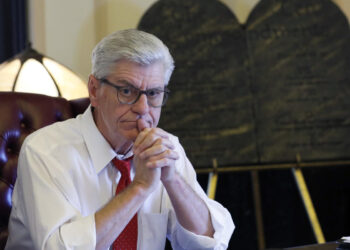 Mississippi ex-governor releases texts in welfare scandal