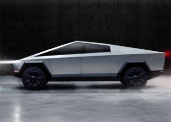 Tesla ‘would be lucky’ to keep Cybertruck price at ,000, MotorTrend CEO says