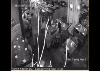 Amazon delivery driver allegedly seen groping restaurant manager: video