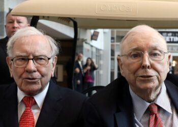 Charlie Munger pockets ,000 a year from a ,000 investment he made in 1962