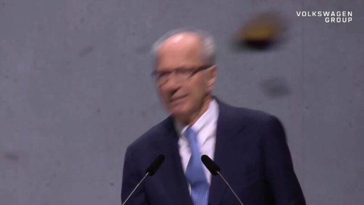 Protester throws cake at VW Chairman during AGM
