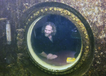 Florida man sets record for living underwater