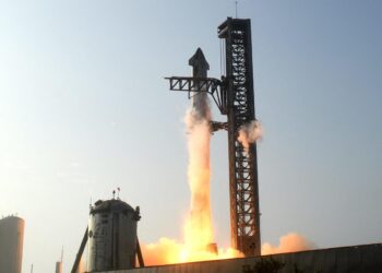 Florida passes bill to prevent billionaires like Elon Musk and Jeff Bezos being sued if their mega-rockets kill or injure people