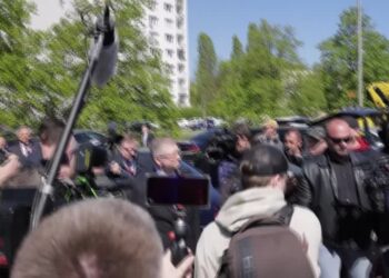 Protests stop Russia envoy at Soviet Poland cemetery