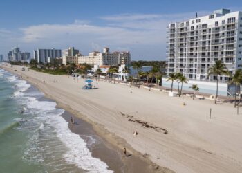 Packed Florida Beach Erupts Into Chaos After 9 Shot on Memorial Day