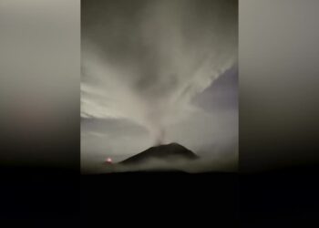 Mexico’s Popocatepetl volcano spews smoke and ash