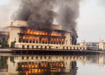 Philippines blaze destroys historic post office