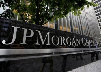 JPMorgan cutting about 500 jobs this week -source