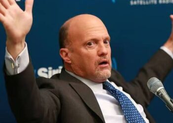 Jim Cramer just predicted that an ‘economic wave’ will soon hit the US — and it will be ‘fantastic for investors.’ But is that a good sign or a bad sign for the stock market?