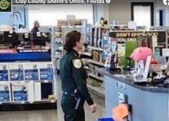 Man with a machete was acting ‘irrationally’ at a Florida store. In walked the sheriff