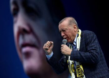 In Turkey vote, Erdogan defies forecasts of demise