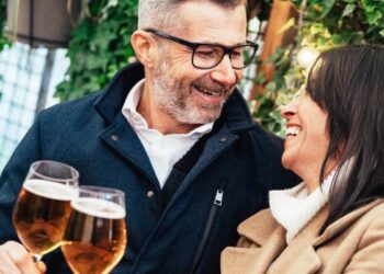 A salary under this amount is a dating red flag for many Americans — how you can avoid being part of the 64% who say they’re ‘financially incompatible’ with their partner