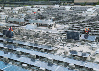 Wind blades and solar panels head for landfills after being replaced