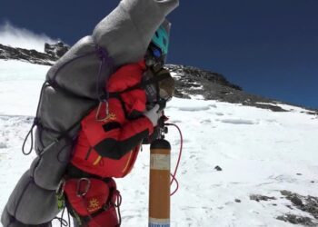 Nepali sherpa hauls climber from Everest ‘death zone’