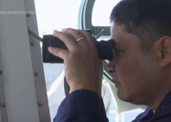 Filipino crew on front line of sea feud with China