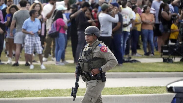 8 killed in Texas mall shooting, gunman also dead