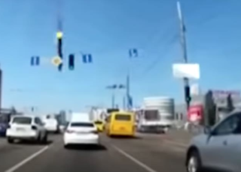 Dashcam captures Russian missile section falling in traffic on Kyiv road