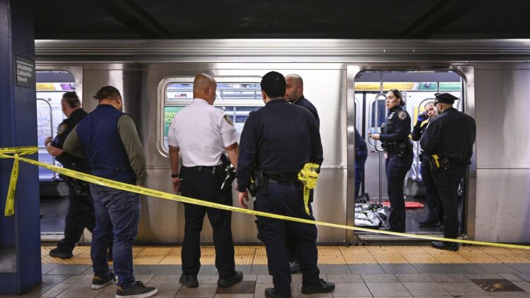 Man killed after being placed in headlock on NYC subway