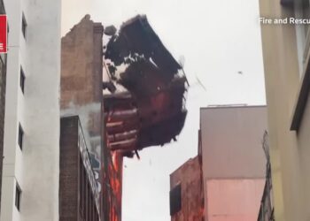 Building collapses amid massive blaze in Sydney