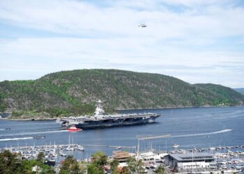 World’s biggest aircraft carrier sails into Oslo for NATO exercises
