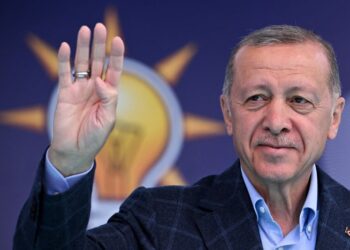 On final day of campaign, Erdogan accuses Turkish opposition of working with Biden