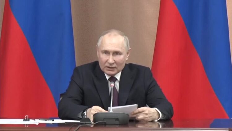 West trying to break Russia up