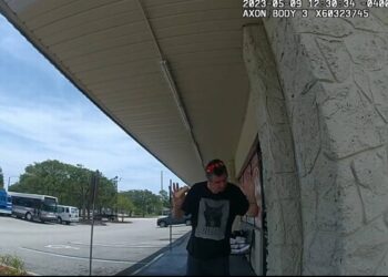 Cop issued him a trespass warning outside Florida smoke shop. Then the lunch meat flew Cop issued him a trespass warning outside Florida smoke shop. Then the lunch meat flew