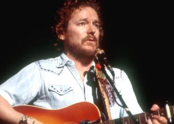 Gordon Lightfoot’s Death Leaves Fans, Celebs And Critics Wrecked On Twitter